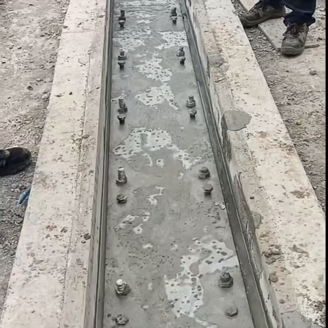美姑港口码头起重机龙门吊重型机械设备稳固用早强快凝轨道胶泥